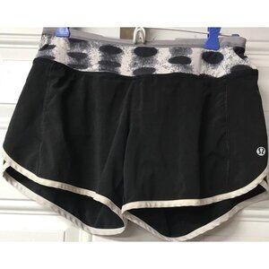 Lululemon Turbo Run Short in Black & White Seaside Dot Size 4
